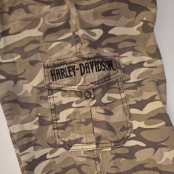Harley-Davidson Desert Camo Capris - Picture 6 of 8